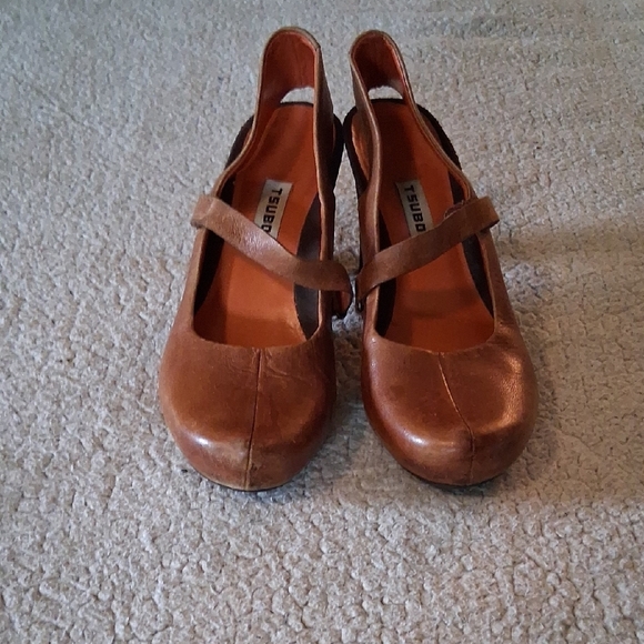 Tsubo Tan Women's Heels - Picture 2 of 9